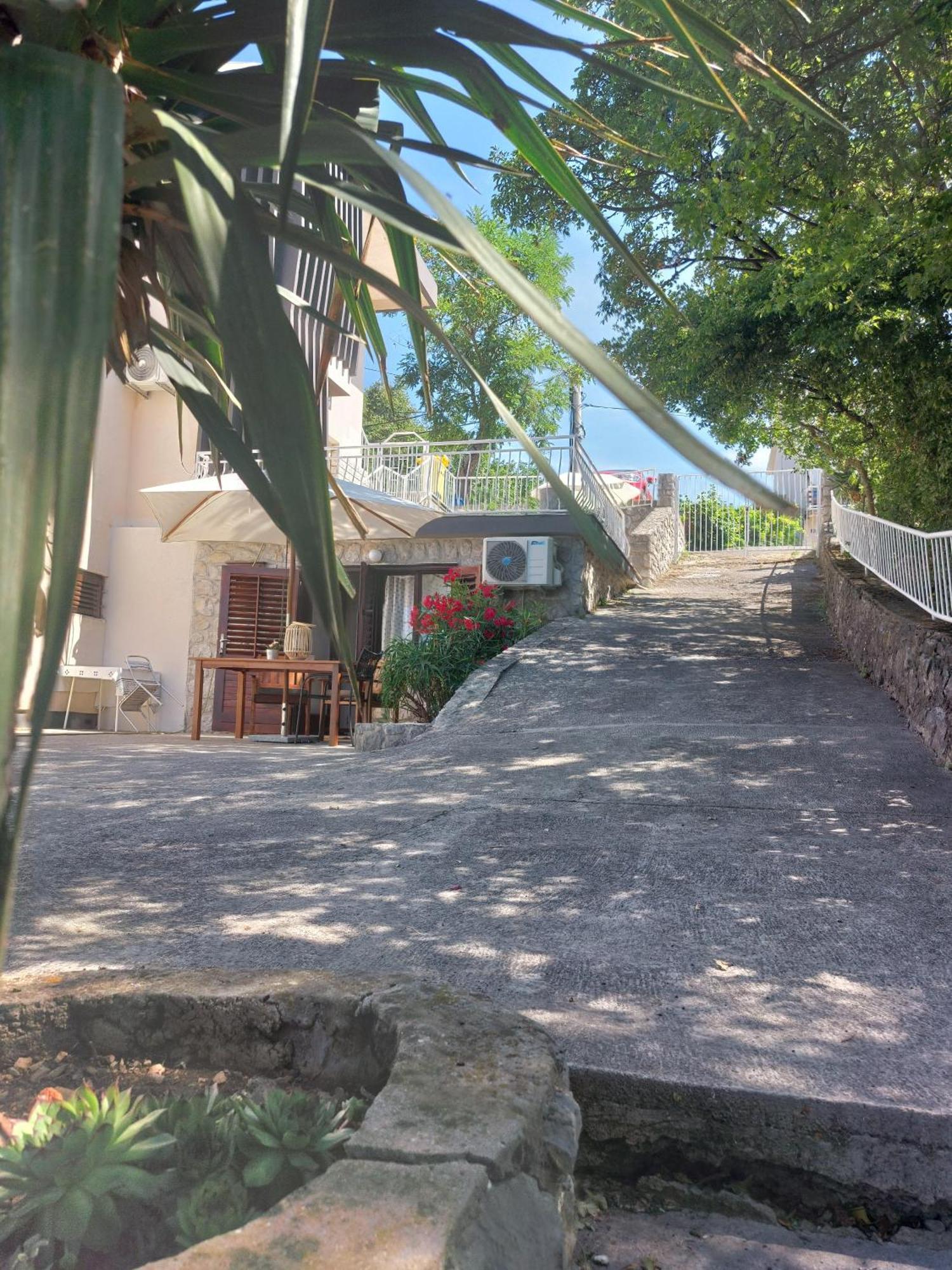 Apartmani E&G Dramalj Exteriör bild